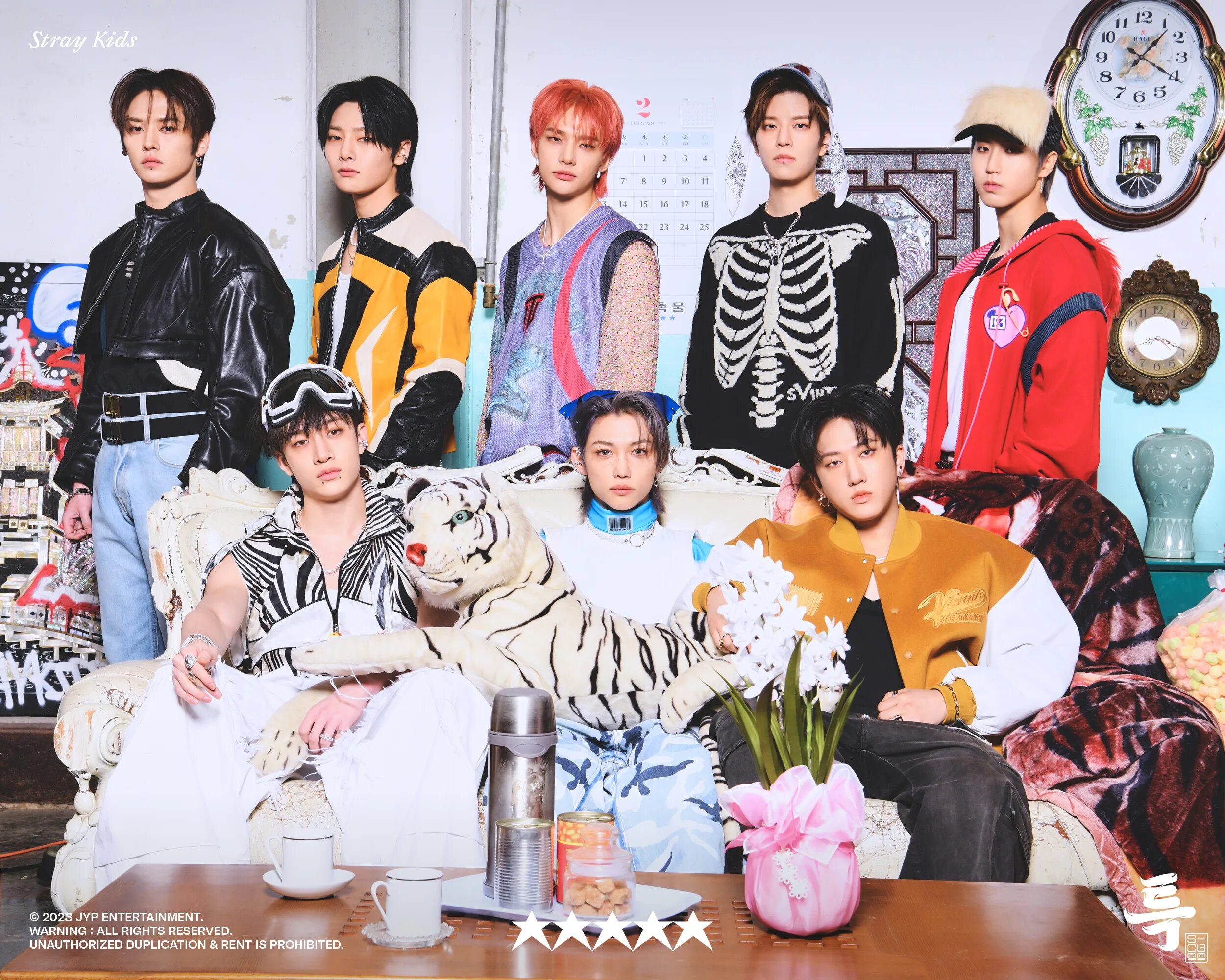 Группа stray kids участники 2022. Группа stray kids. Карточки stray kids 5 star. Наполнение альбома stray kids 5 star. Кпоп стрэй.