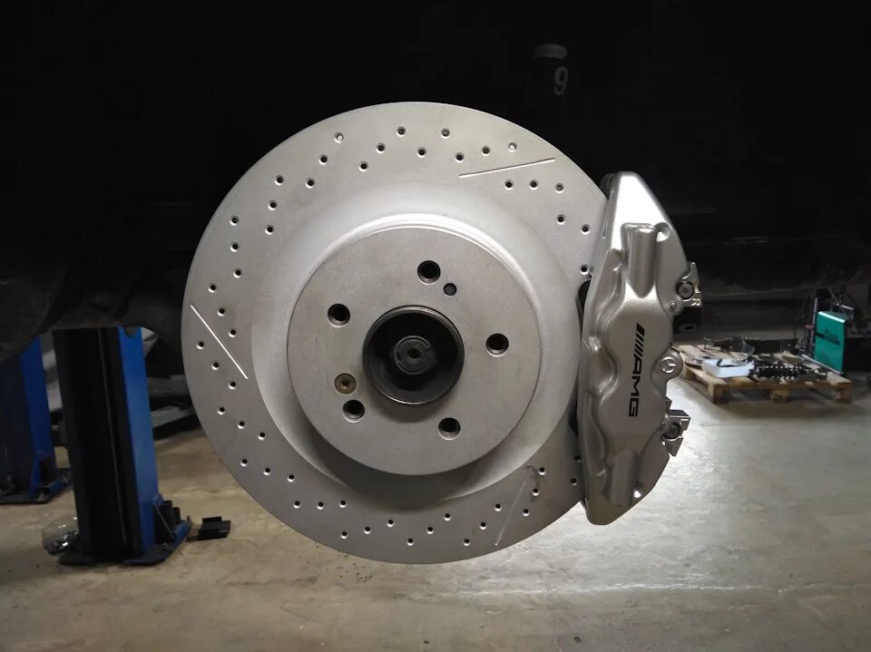 Тормозной диск мерседес 124. Е500 124 тормоза. Задние тормозные диски на мерседес 124 е500. Тормозной диск мерседес 124. Вентилируемый тормозной диск w124.