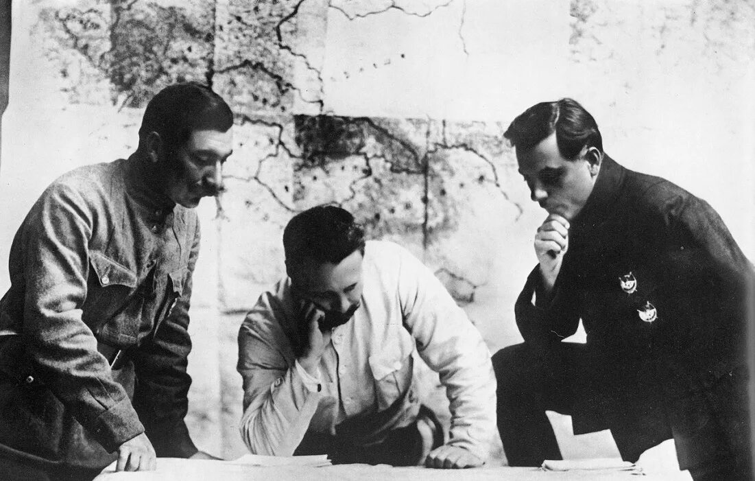 Фрунзе в 1920 году. Ворошилов и буденный. Ворошилов, с. Ворошилов и дзержинский. Буденный.