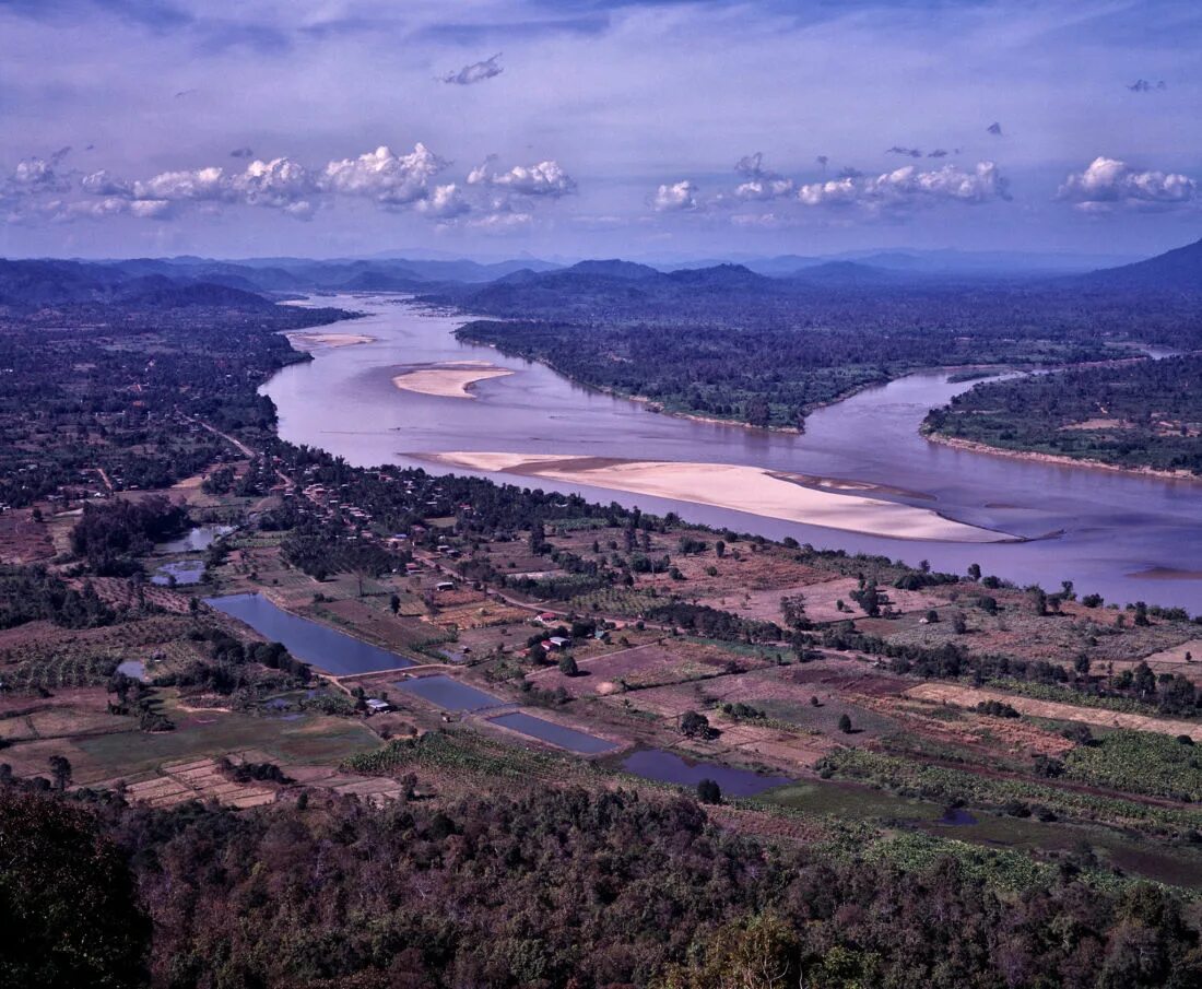 Почему реку меконг. Камбоджа река Меконг. Река Меконг Лаос. Река Меконг Вьетнам. Река Меконг Китай.
