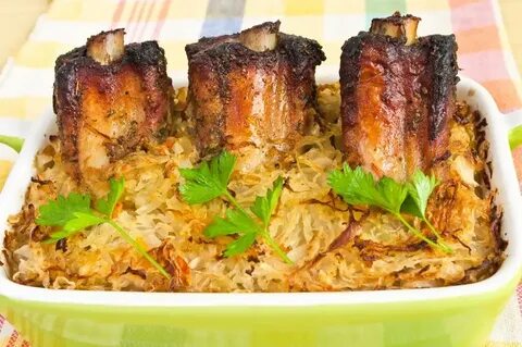 Свиные ребрышки с капустой