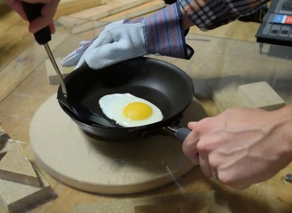 Индукционный нагреватель из микроволновки. Как сделать индукционную плиту. Как сделать индукционную плиту. Магнитная индуктивная плита для станков. Индукционная плита ls-dc13 принципиальная электрическая схема.