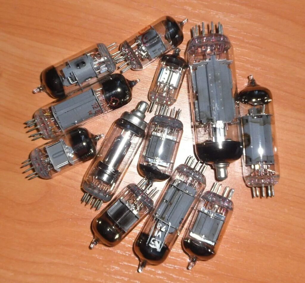 Радиолампа вакуумно-механическая к-20 октальная. Старые лампы от телевизора. Лампа гми 83. Советские радиолампы в керамическом корпусе. Радиолампа 6п3с-ев.