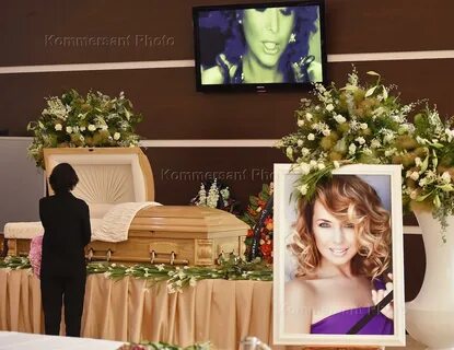 Церемония прощания с певицей Жанной Фриске прошла в "Крокус Сити Холле". - Комме