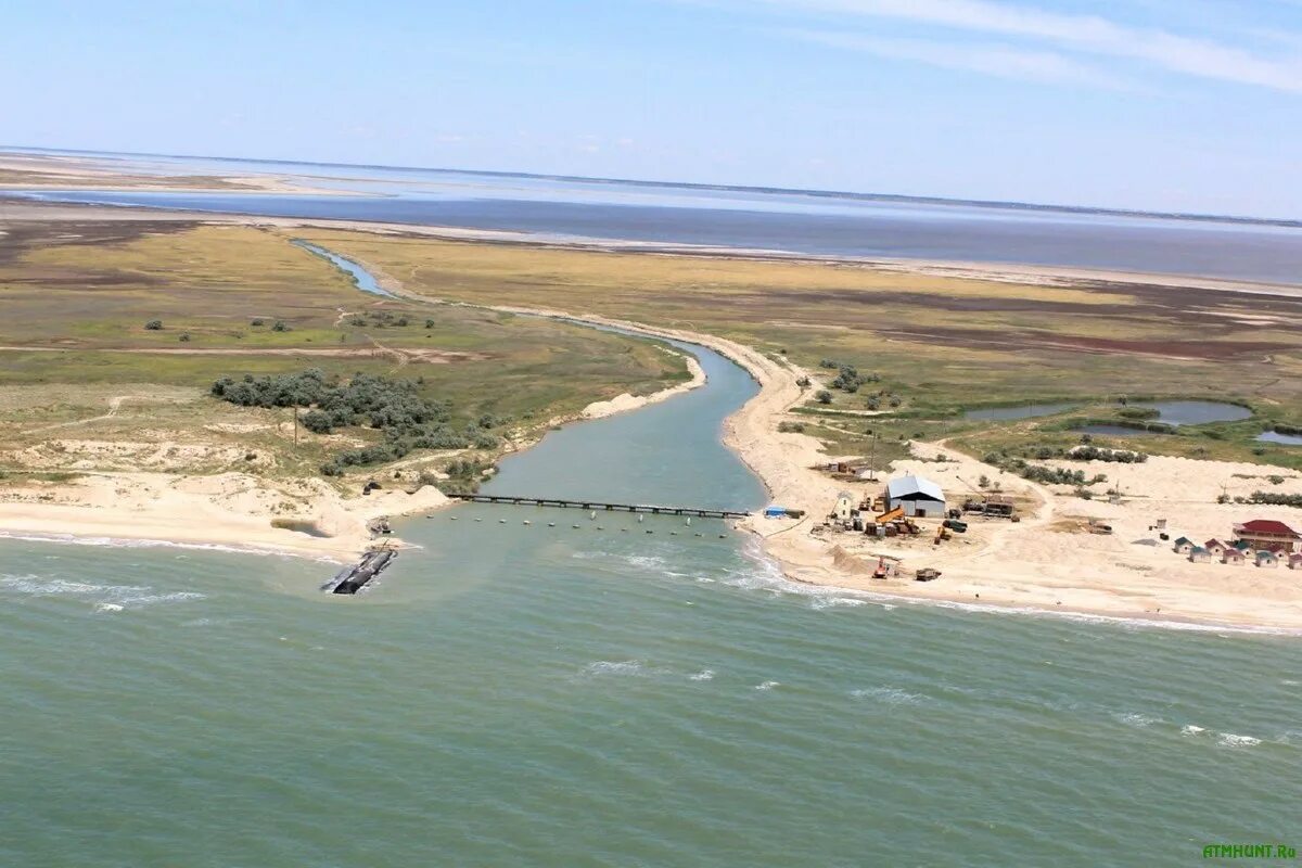 Место впадения реки кубань в азовское море. Впадение реки кубань в азовское море. Устье реки кубань. Место впадения дона в азовское море. Залив эстуарий.