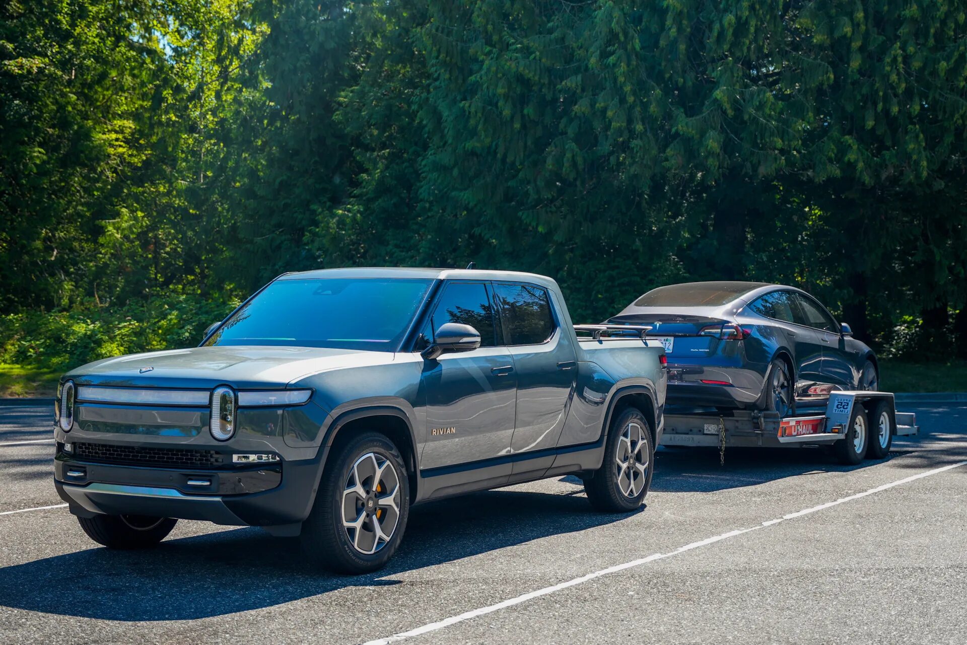 Rivian r3. Rivian r1t. 2025 rivian r1t. электро пикап rivian. toyota rivian.
