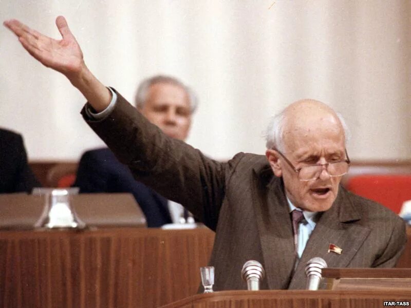 1989 открылся первый. Макдональдс ссср 1990. Первый съезд народных депутатов 1989. Съезд народных депутатов ссср 1989. 1 съезд народных депутатов горбачев.