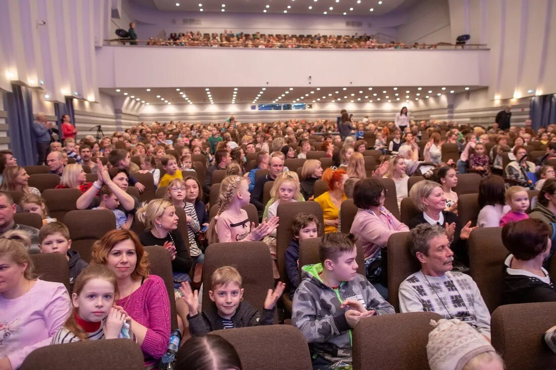 Дворец культуры октябрь Подольск. ДК октябрь Подольск сцена. Концертный зал октябрь Подольск. Подольск ДК октябрь концертный зал. Дк октябрь зал