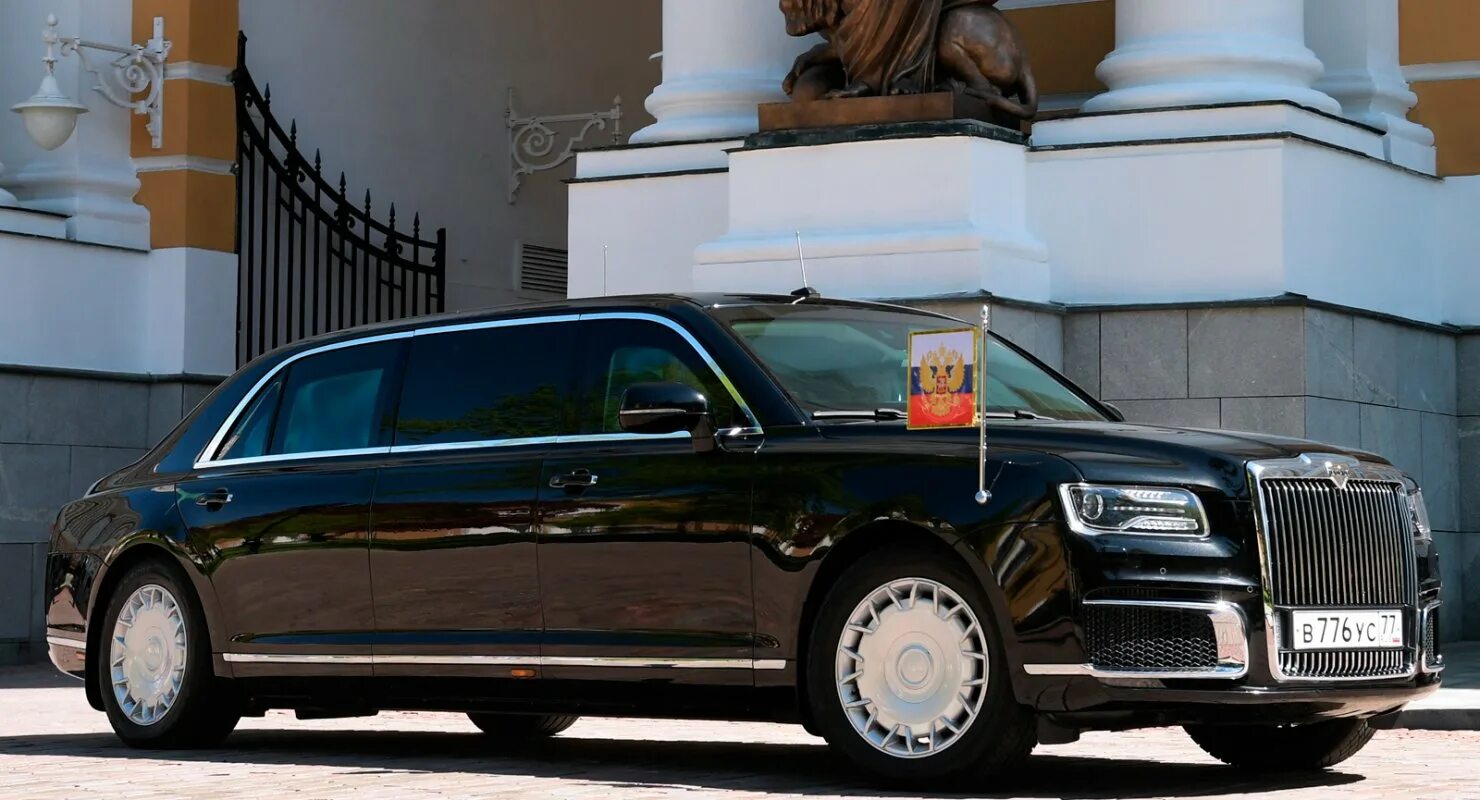 Сколько стоит президентский. Лимузин Aurus Senat Limousine l700. Аурус" l700.. Aurus Senat Limousine l700 салон. Автомобиль президента России Путина Аурус.