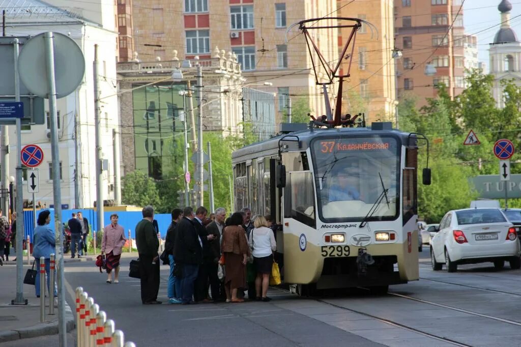 Московский трамвай. Наземный транспорт трамвай. Общественный транспорт Москвы. Наземный транспорт Москвы.