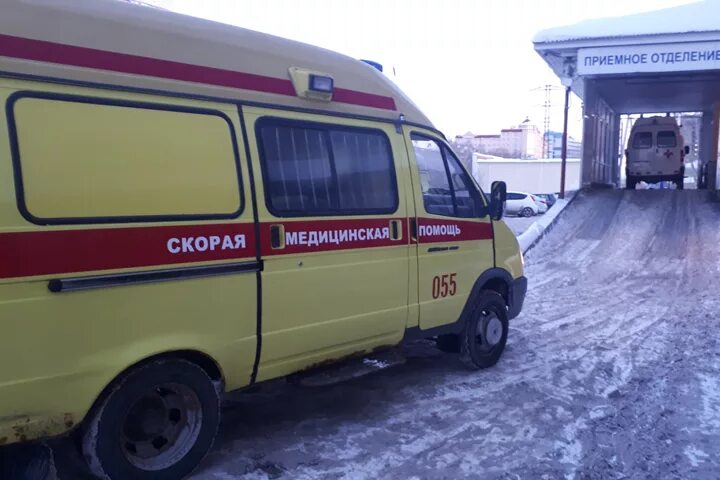 Больница скорой помощи челябинск. Дежурное отделение скорой помощи. Приемное отделение и рядом скорая фото. Дежурное отделение скорой помощи. Отделение скорой помощи.