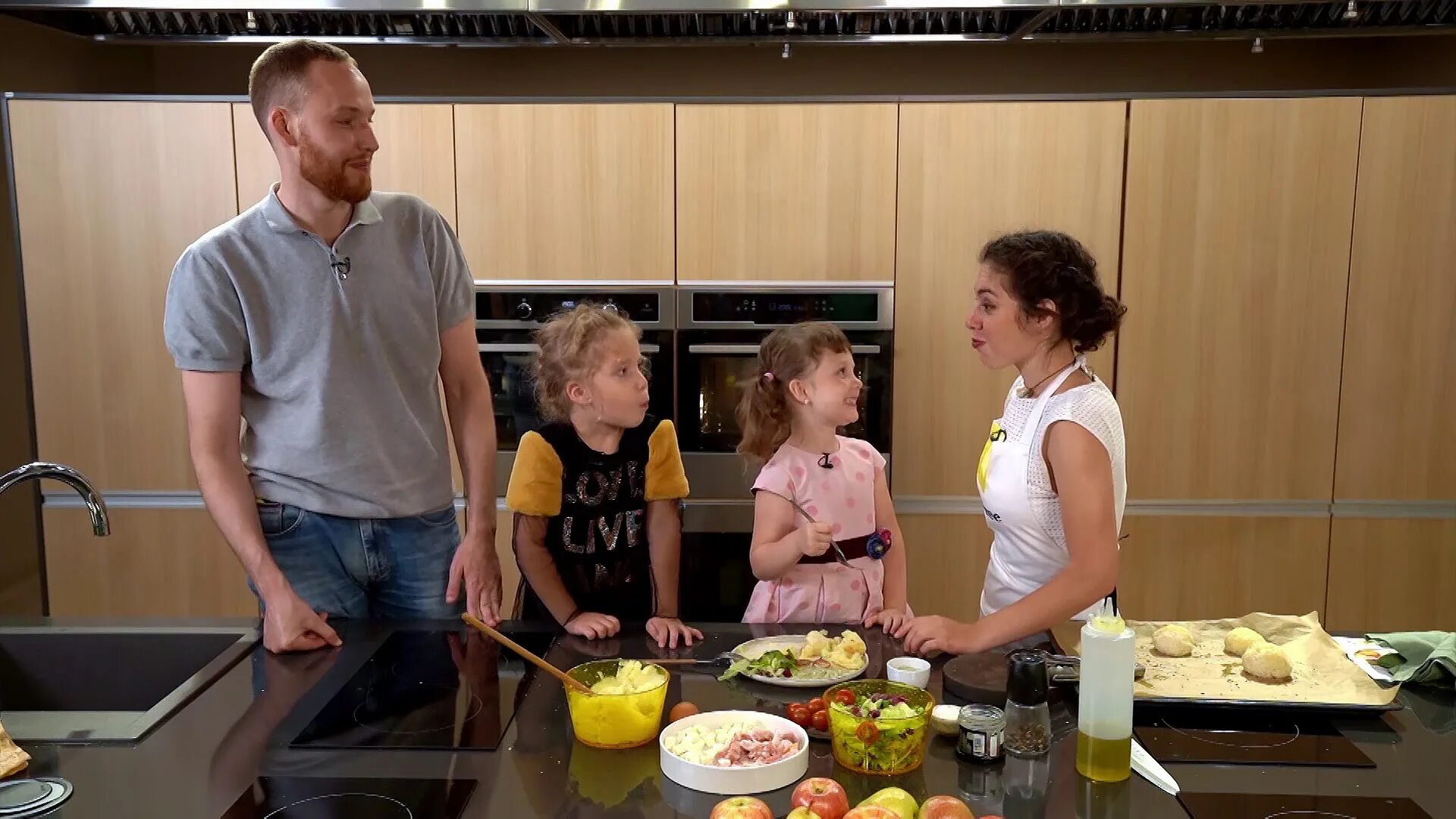 Теперь я босс шоу. Теперь я босс своего дела. Передача теперь я босс. Теперь я босс под прикрытием. Программа теперь я босс.