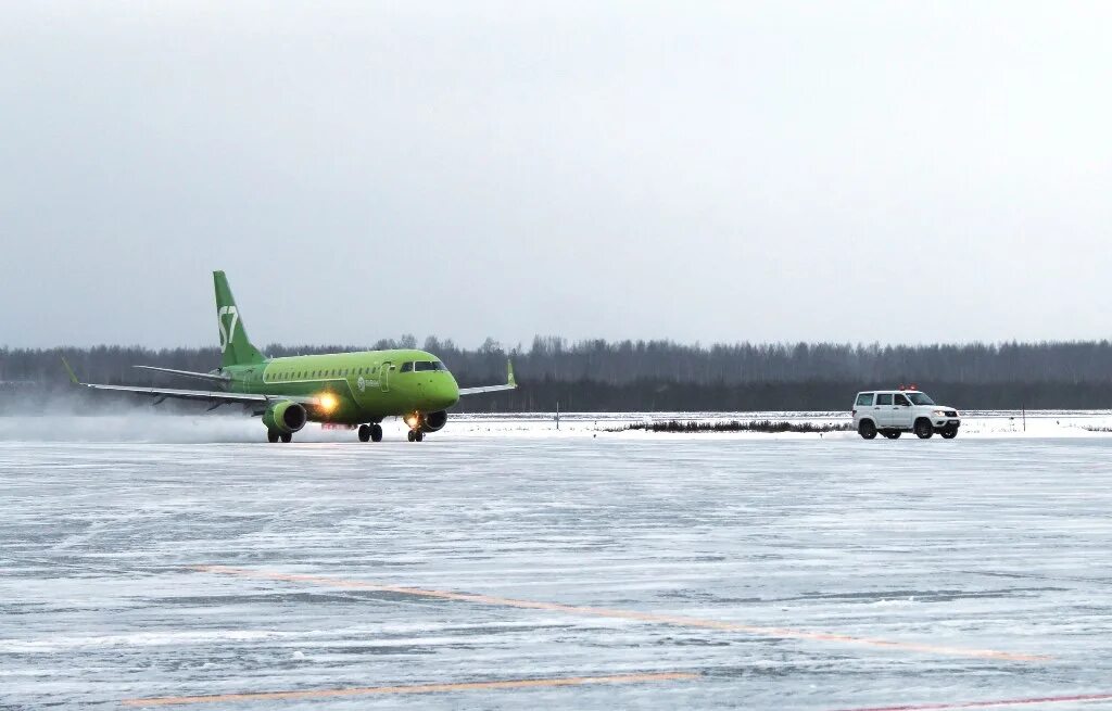Победа мурманск самолет. Авиарейсы из петрозаводска. Петрозаводск летают самолеты. Карелия с самолета. Самолет петрозаводск.