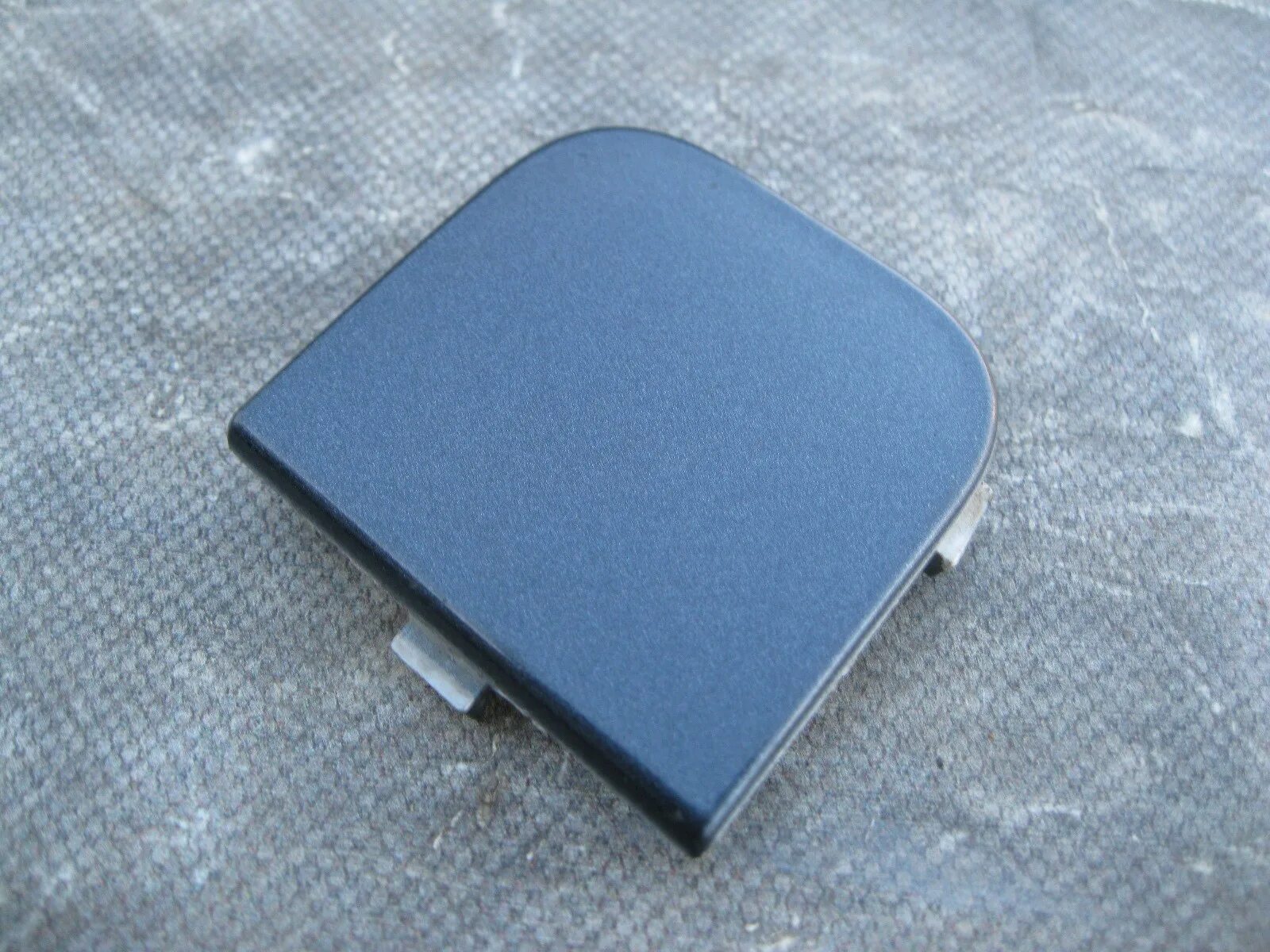 Заглушка буксировочного крюка форд фокус 2. Заглушка буксировочного крюка форд фокус. A2118800205 заглушки буксировочного крюка. Заглушка буксировочного крюка переднего бампера правая rav4 2009-2012. 2310828 ford заглушка.