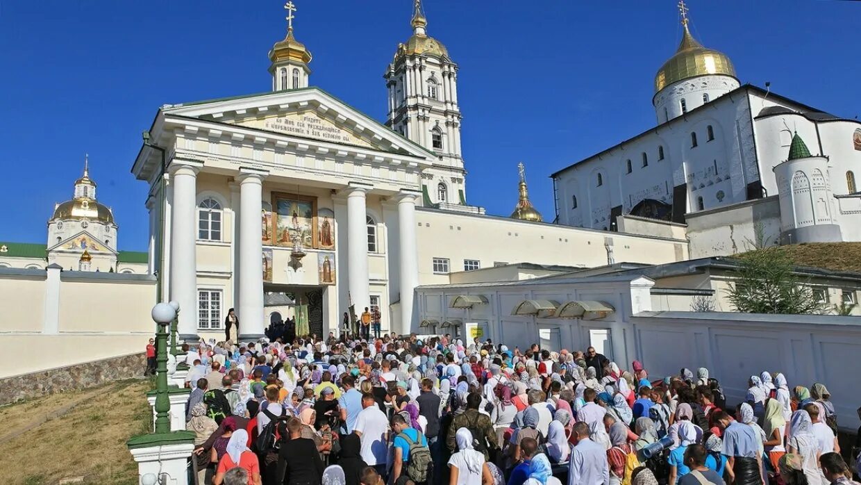 Паломнические поездки покров. Троице-сергиева лавра паломники. Троице-сергиева лавра паломники. Троице-сергиева лавра паломники. Почаевская лавра паломничество август 2020г.