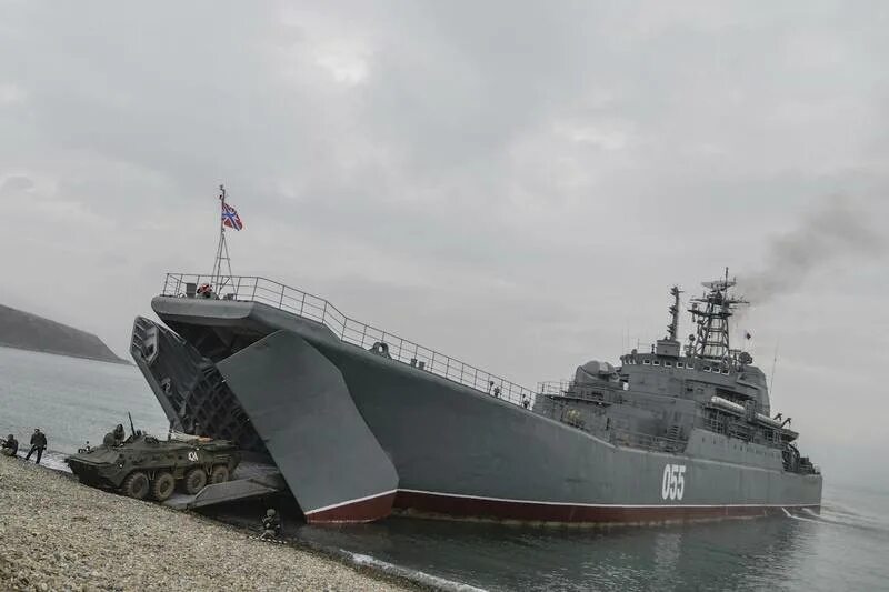 Бдк 7.3 5. Бдк ослябя. адмирал невельской большой десантный корабль. бдк ослябя проекта 775. бдк 98 адмирал невельской.