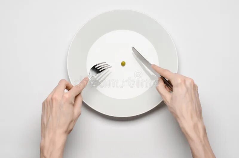 Учу тарелка. Пустая тарелка. Тарелка вилка нож. Пустая тарелка на столе. Пустая тарелка с вилкой и ножом.