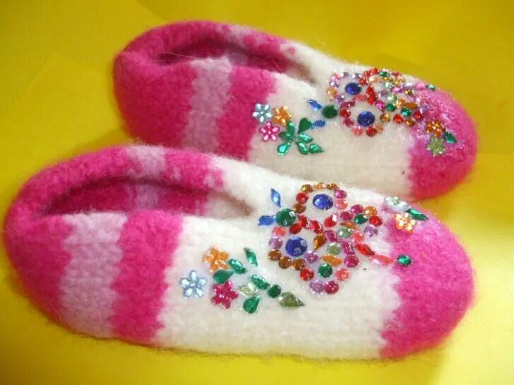 Упаковка домашних тапочек в подарок. Тапки для донорства. Сувенир тапки. Домашние тапочки в подарок. Как подарить тапочки.