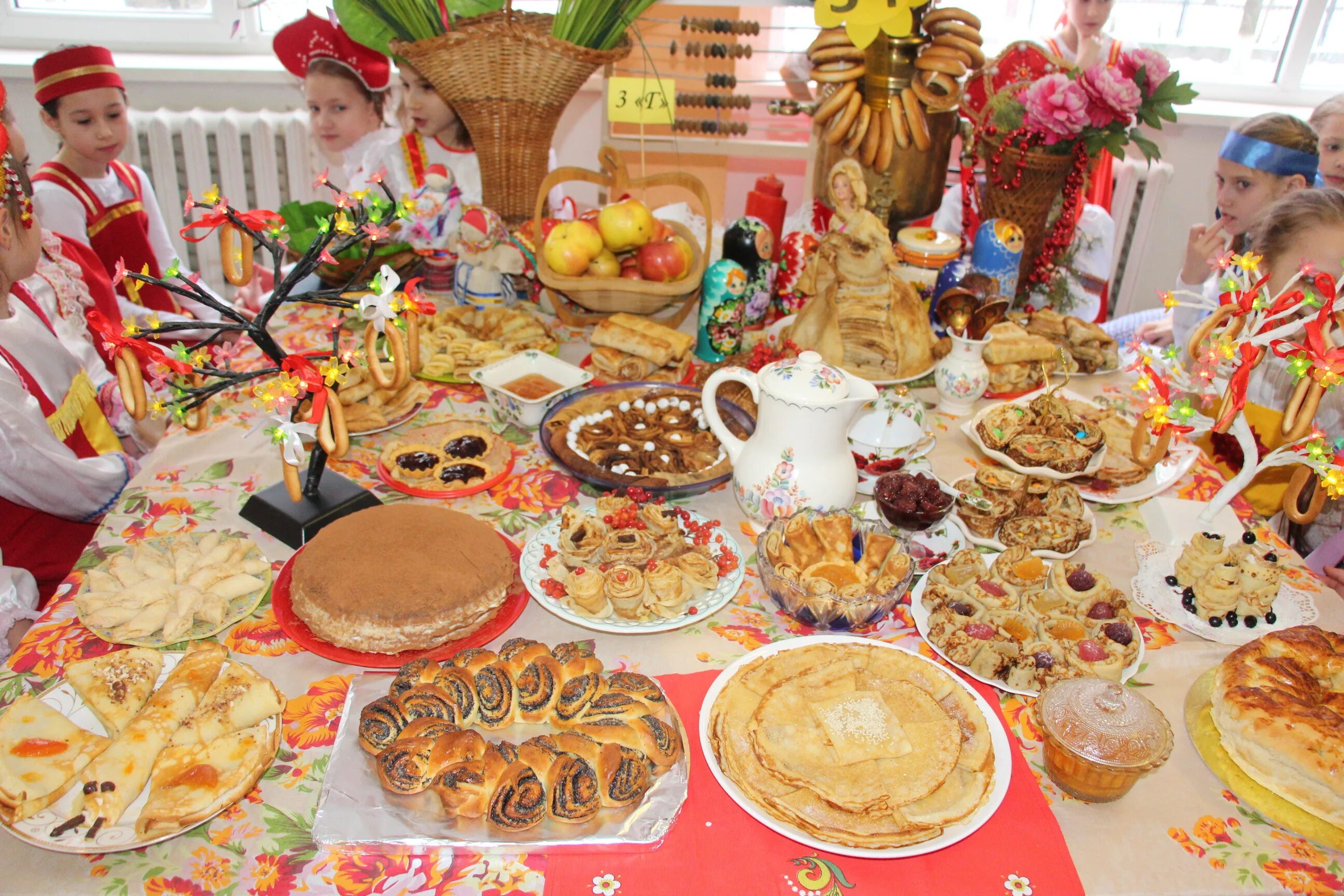 украшения стола на ярмарку масленица. украшение масленичного стола на ярмарке. украшения стола на ярмарку масленица. украшение на масленицу в детском. ярмарка на масленицу в школе.