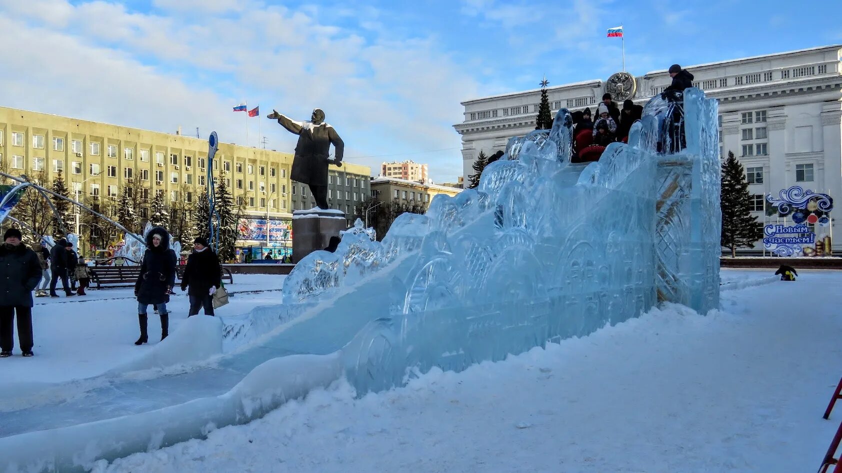 Погулять кемерово. Площадь советов Кемерово. Площадь советов Кемерово 2022. Площадь советов Кемерово зима. Площадь советов Кемерово зимой 2022.