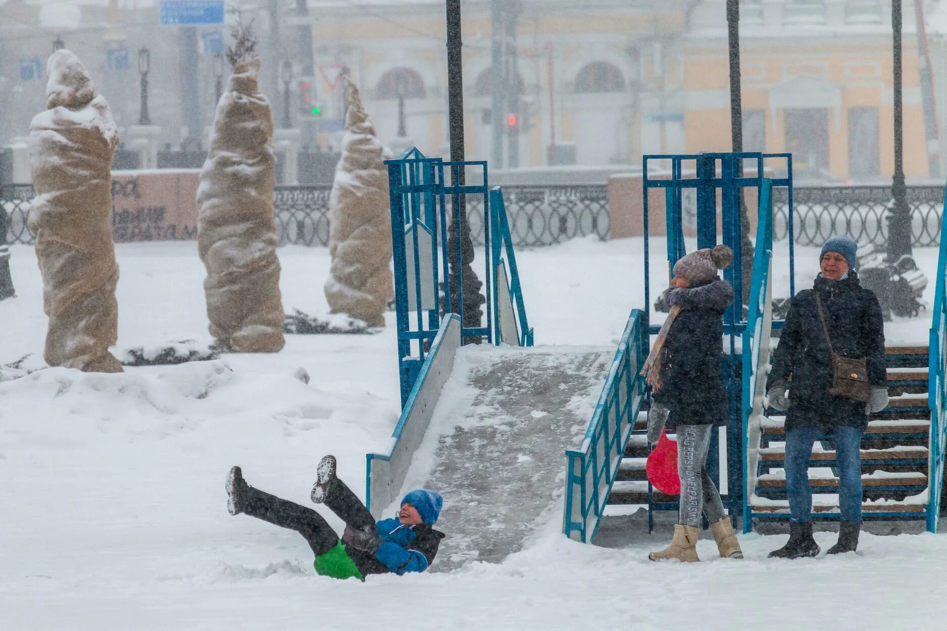 Холод в Челябинской области. Отмена занятий из-за Морозов Курган. Челябинск занятия. Отменили ли занятия в школе 6 февраля в Челябинске.