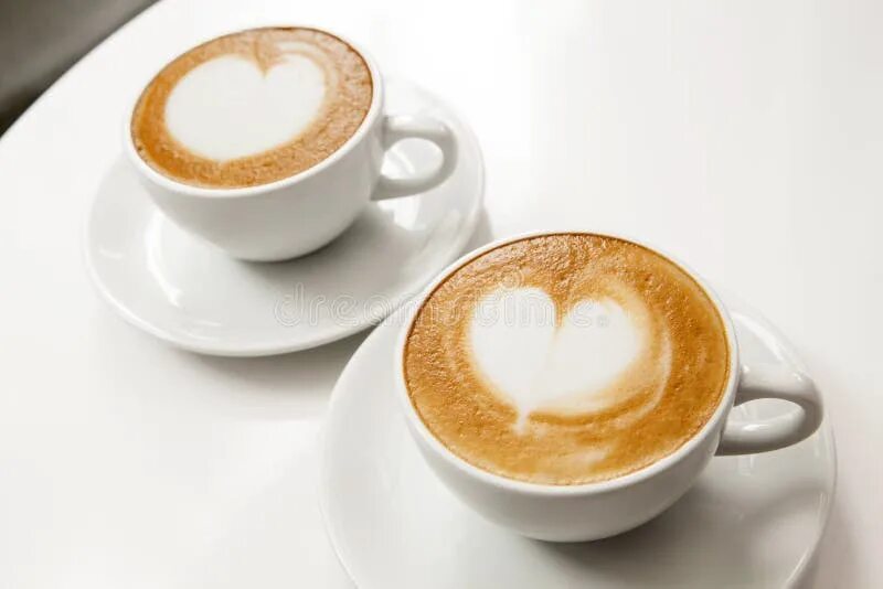 Два капучино видео. Две чашечки капучино. two latte горячие. two.latte горячие фото.
