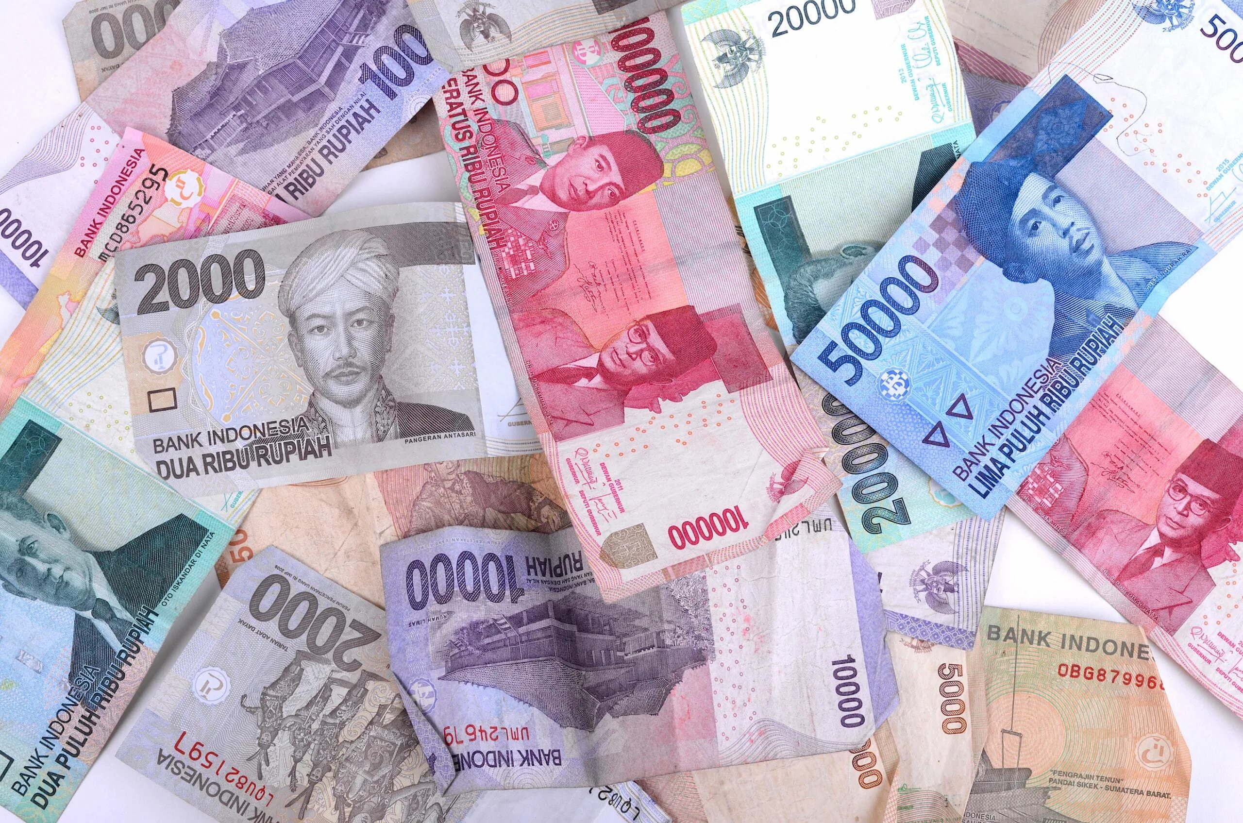 Курс рупий бали. Деньги Индонезии. Индонезийские рупии купюры. Валюта Бали. IDR валюта.