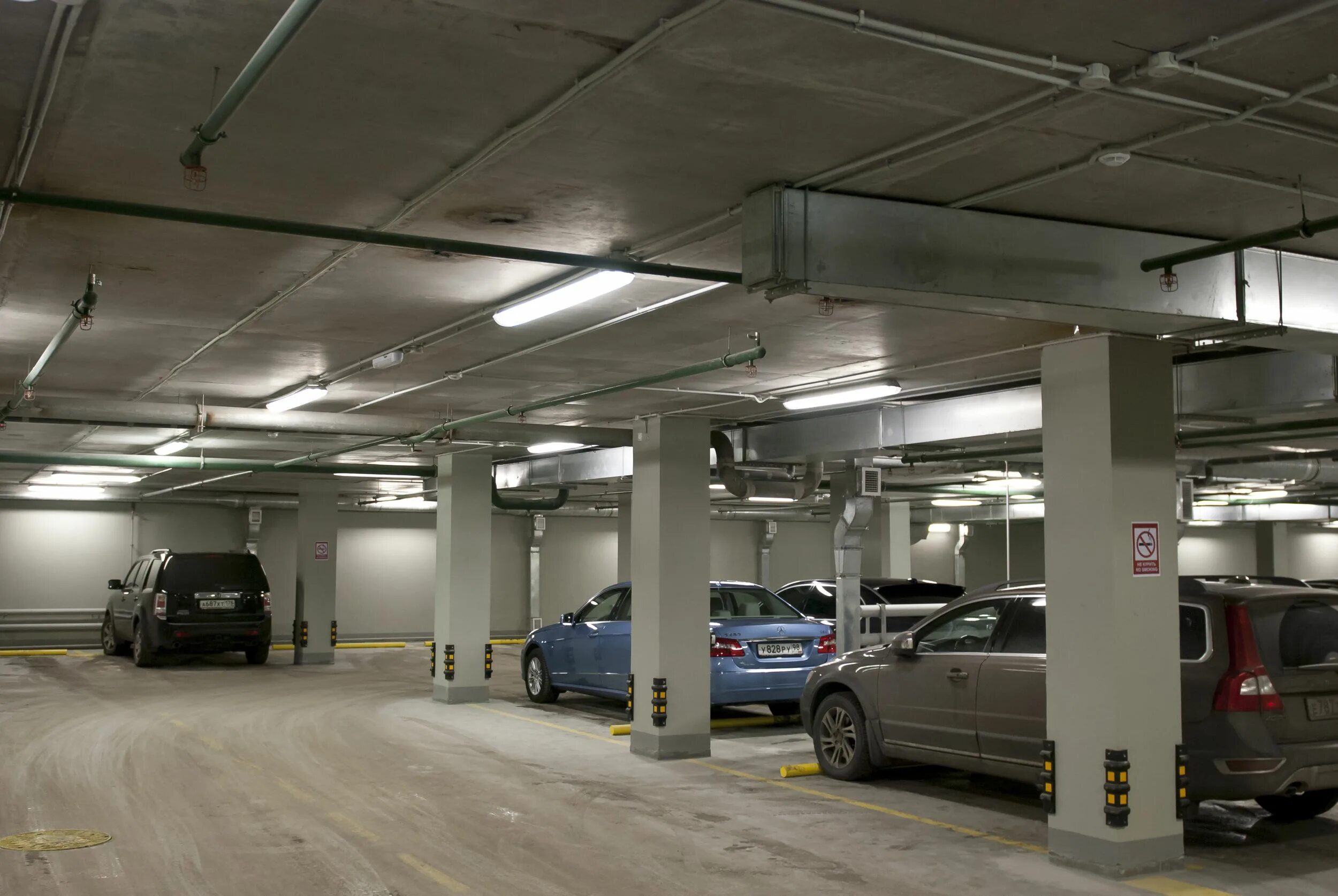 Авито машиноместо москва. Авито машиноместо москва. Автостоянка митино. Авто на подземном паркинге. Жебрунова 6б.