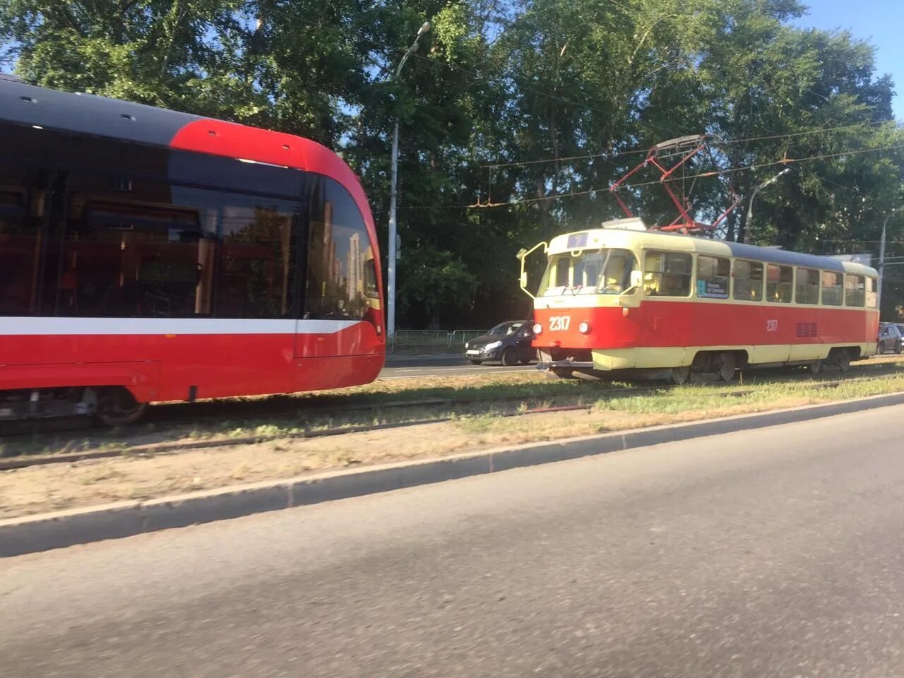 2021. трамвай ижевский синий. трамвай ижевск 1009. салон ижевского трамвая. трамвай ижевск 2055.