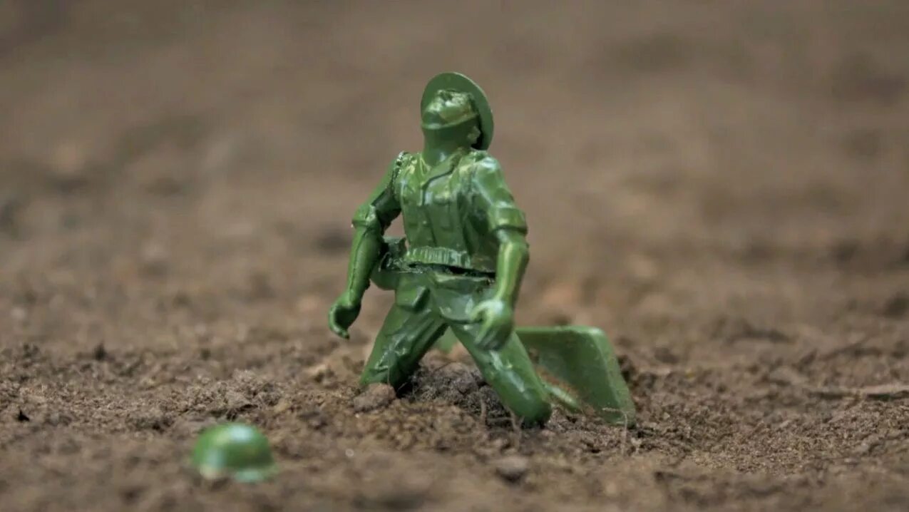 зеленые солдатики. игрушечные солдатики фильм 1998. солдатики army men. зеленые солдатики. детские игрушки солдатики.