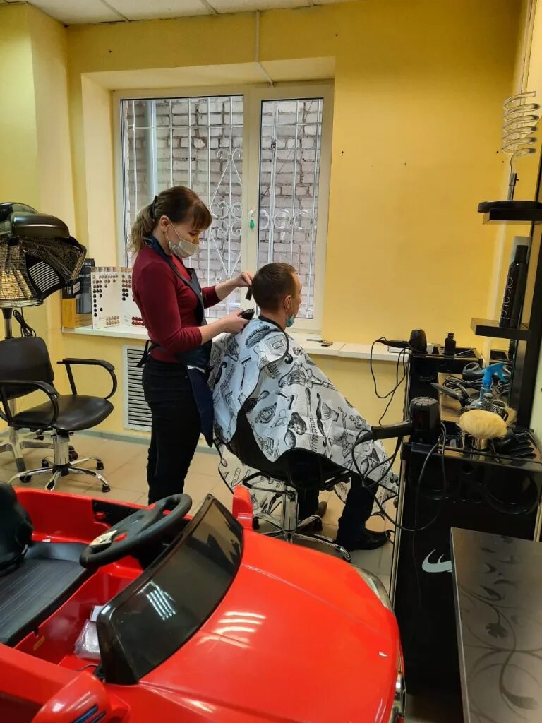 социальная парикмахерская услуги. социал парикмахер. прически для людей старшего возраста. социальный парикмахер. социальная парикмахерская услуги.