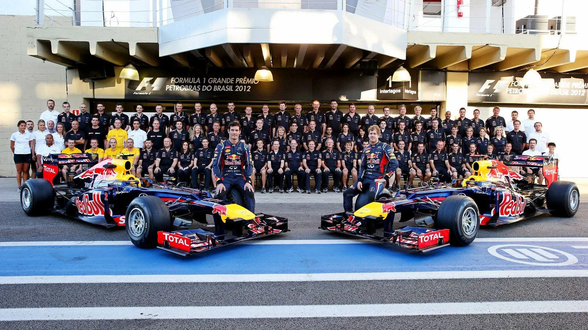 Формула 1 новости сегодня результаты. Red bull f1 2012. Red bull Racing f1. Red bull Racing f1 Team. Ред Булл (команда «формулы-1»).