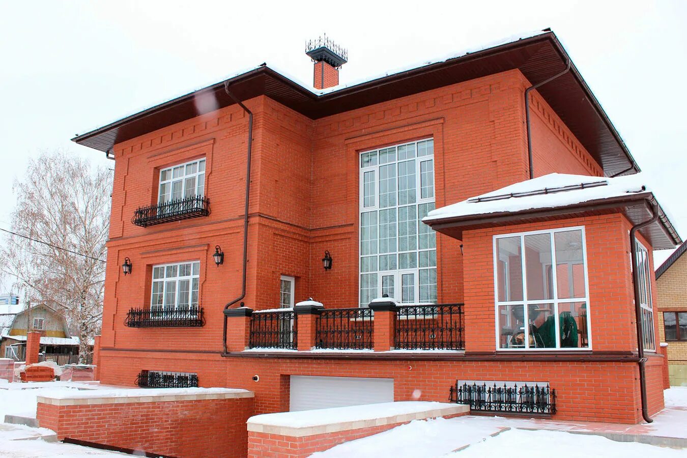 Облицовка дома красным кирпичом. Фасад дома из красного кирпича. дом из красного облицовочного кирпича. фасады домов из красного кирпича. облицовка красным кирпичом.