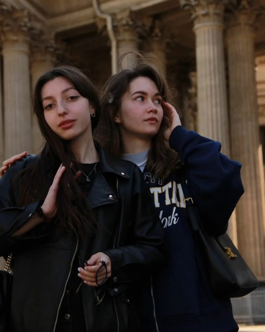 Кормили девушек соек вроде бы. Доброта птицы. Снегирь замерз. Кормили девушек соек вроде бы. Русский ковчег монеточка.