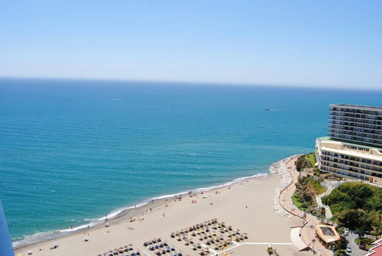 Торремолинос город. Торремолинос города андалусии. Торремолинос испания. Торремолинос набережная. Torre molinos торремолинос.