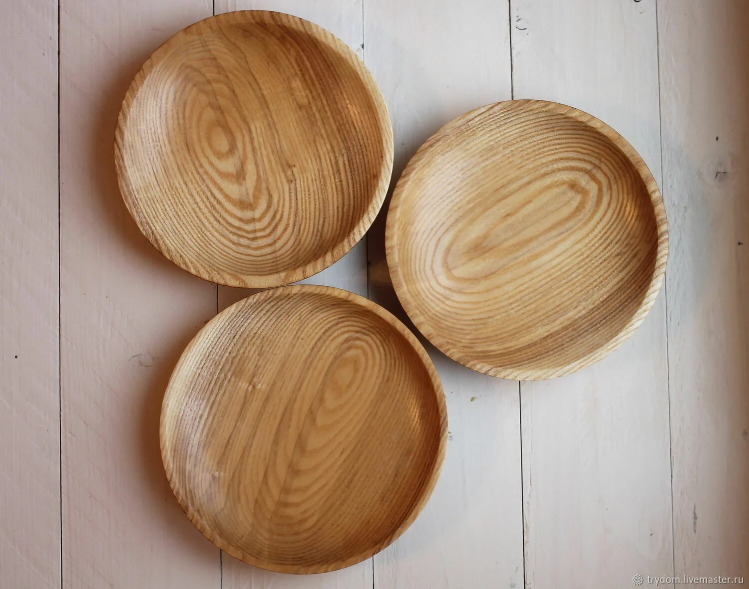 Купить деревянные симферополь. Деревянная тарелка. Деревянная тарелочка. Тарелочки из дерева. Тарелка из древесины.