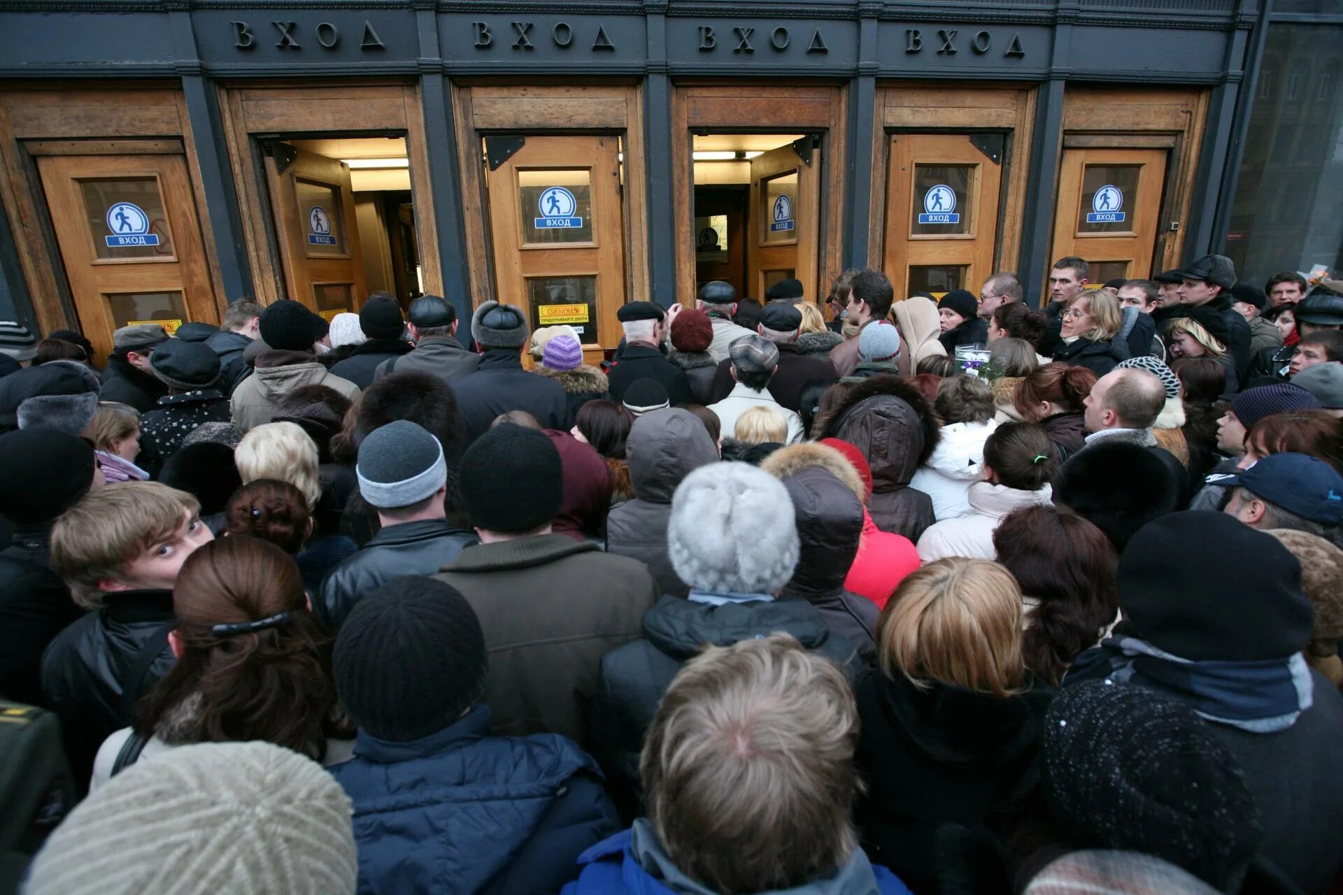 памятник у театра табакова на сухаревской. чернышевский деятельность. букачача забайкальский край. открыли ли чернышевскую. володарский район брянск.