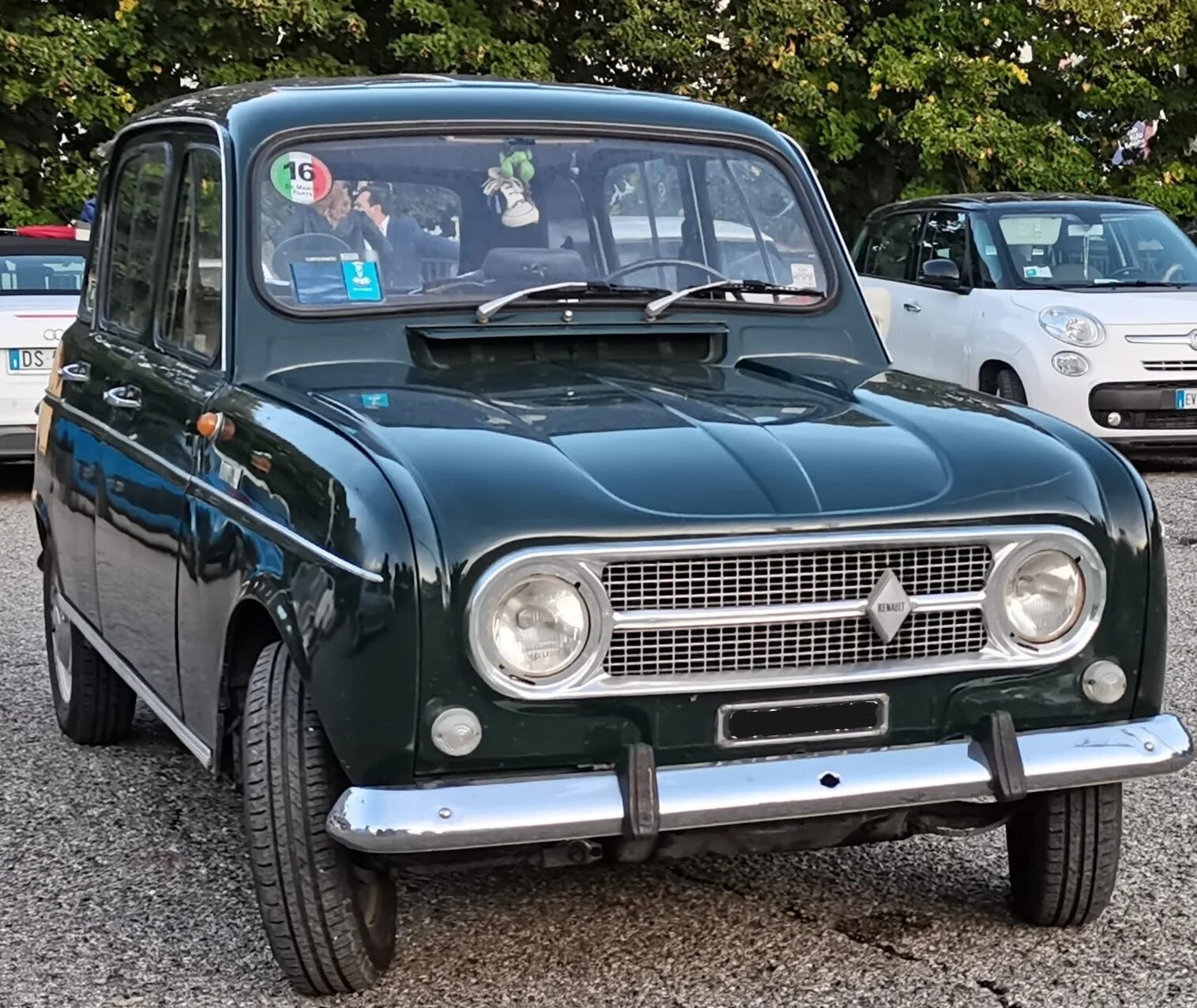 Renault 4. Рено 4л. Рено 4 старый. Рено 4 1974.