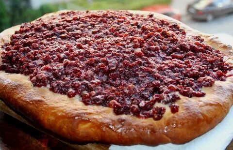 Пирог с калиной из дрожжевого теста