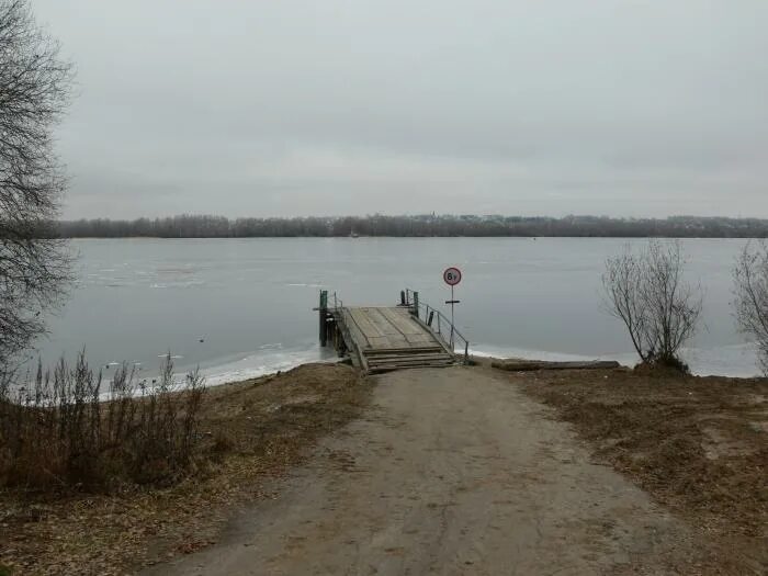 Переправа дубна. Переправа красное на Волге. Смоленская область город Велиж паромная переправа. Мельчевка Дмитров паром. Старая паромная переправа Княгинино Шатовка Новомосковский район.