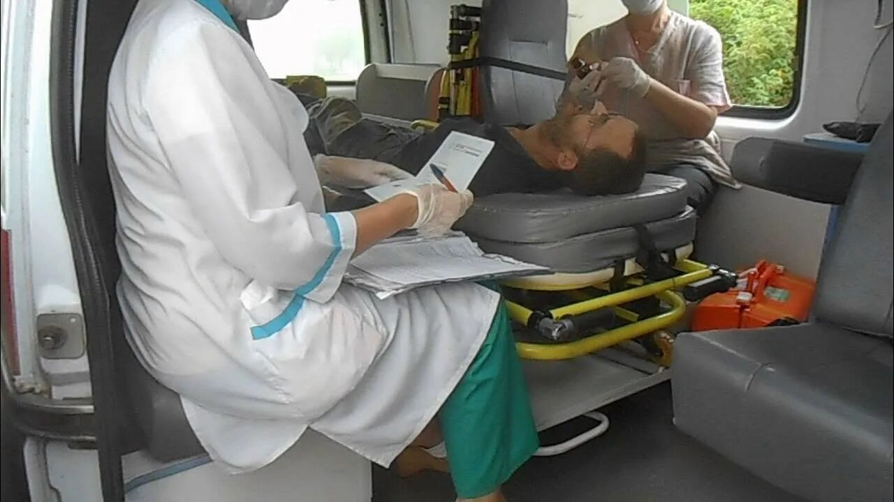 В какую больницу ездила. Скорая забирает в больницу.