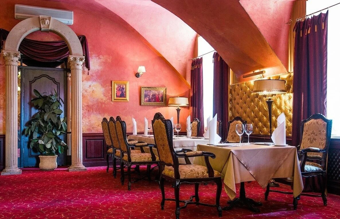 Renaissance ресторан. Круглый ресторан в минске. Ресторан бульбаш минск. Ресторан поедим поедим минске. Минск галерея арт-кафе.