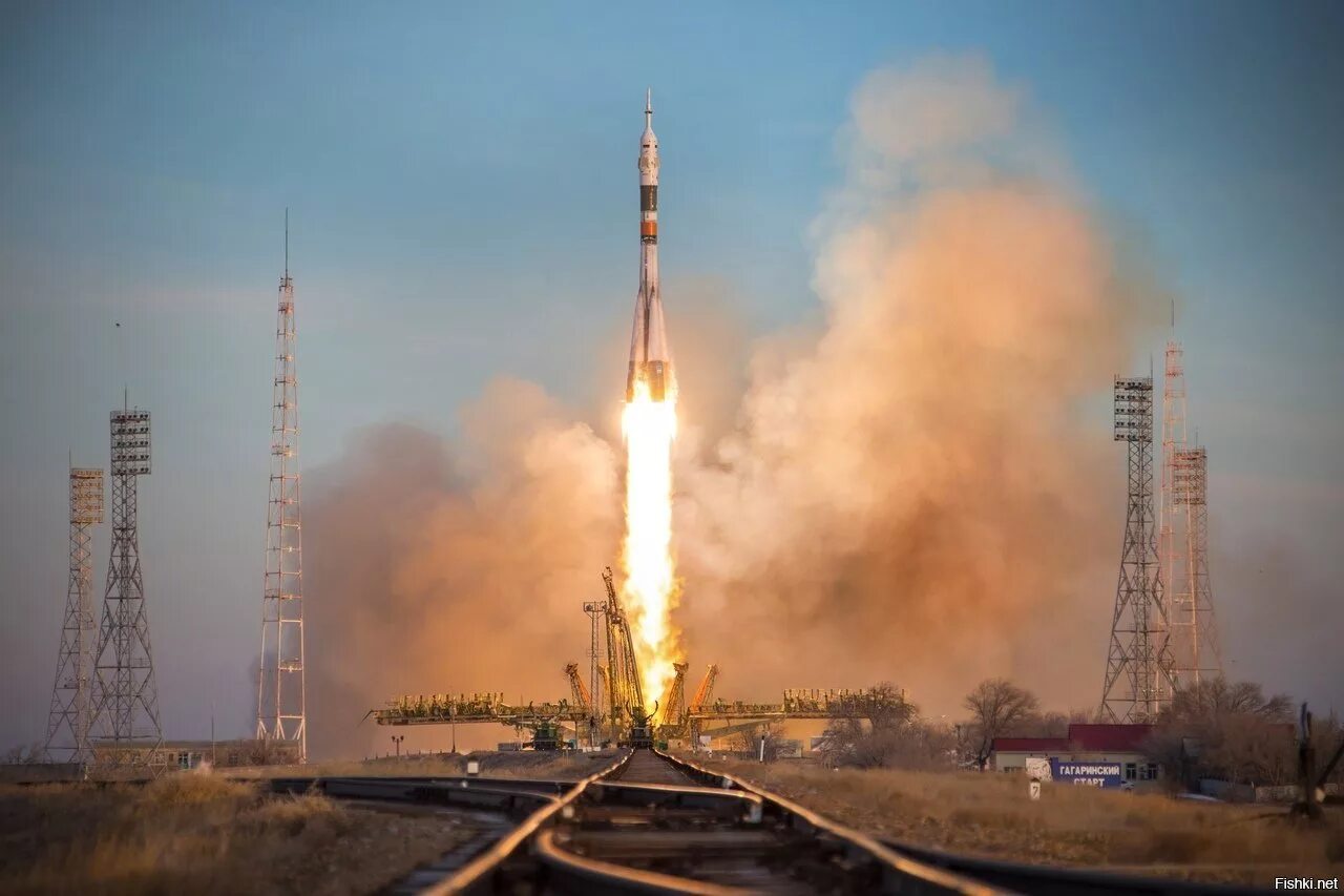Куда полетели ракеты сегодня. Роскосмос космодром байконур. байконур гагаринский старт. гагаринский старт на космодроме байконур. старт ракеты союз-аполлон.