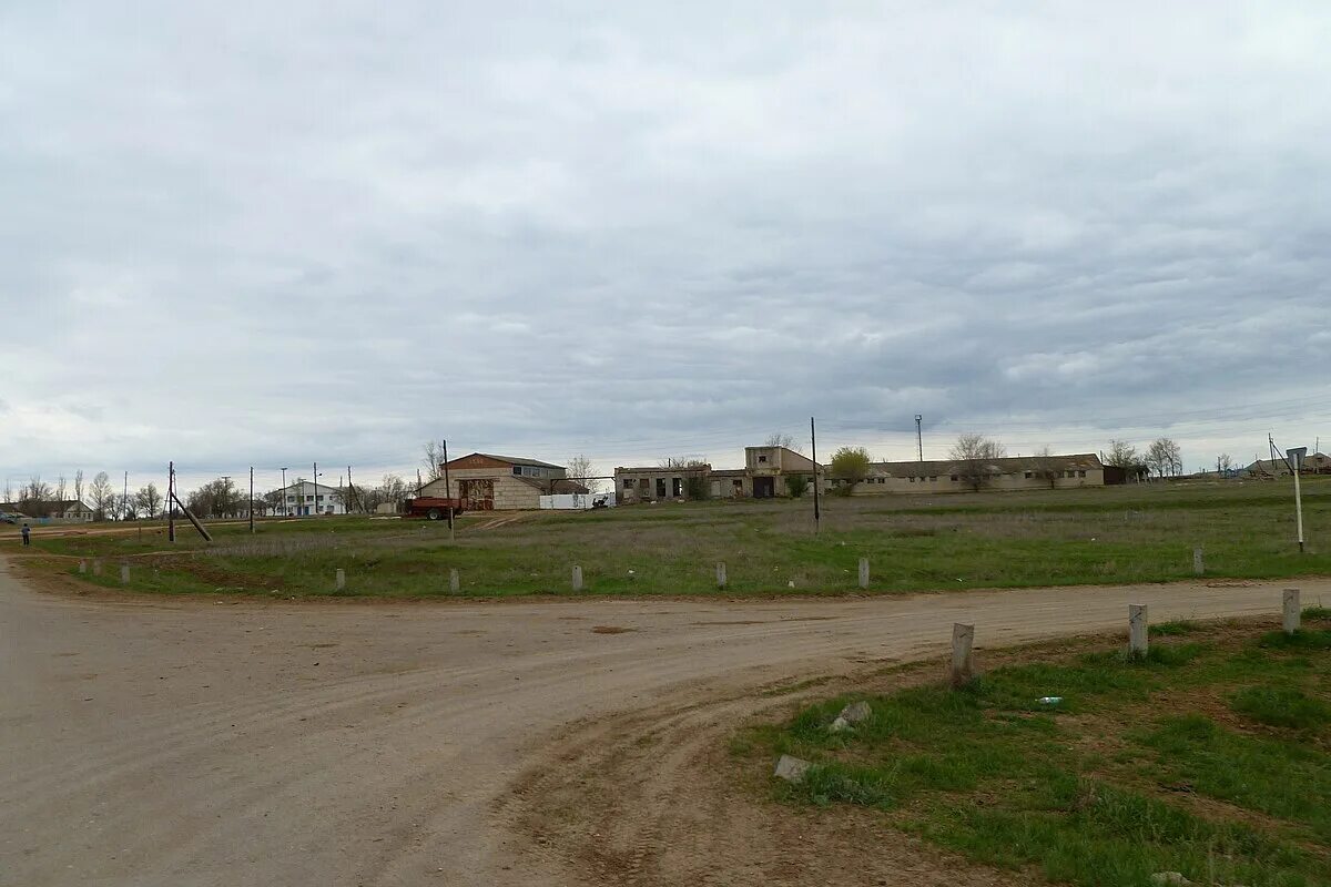 Село раздоры волгоградская область. Памятник в матышево волгоградская область. Демидово волгоградская область. Ближнеподгорский волгоградская область. Новопетровский сельский дом культуры.