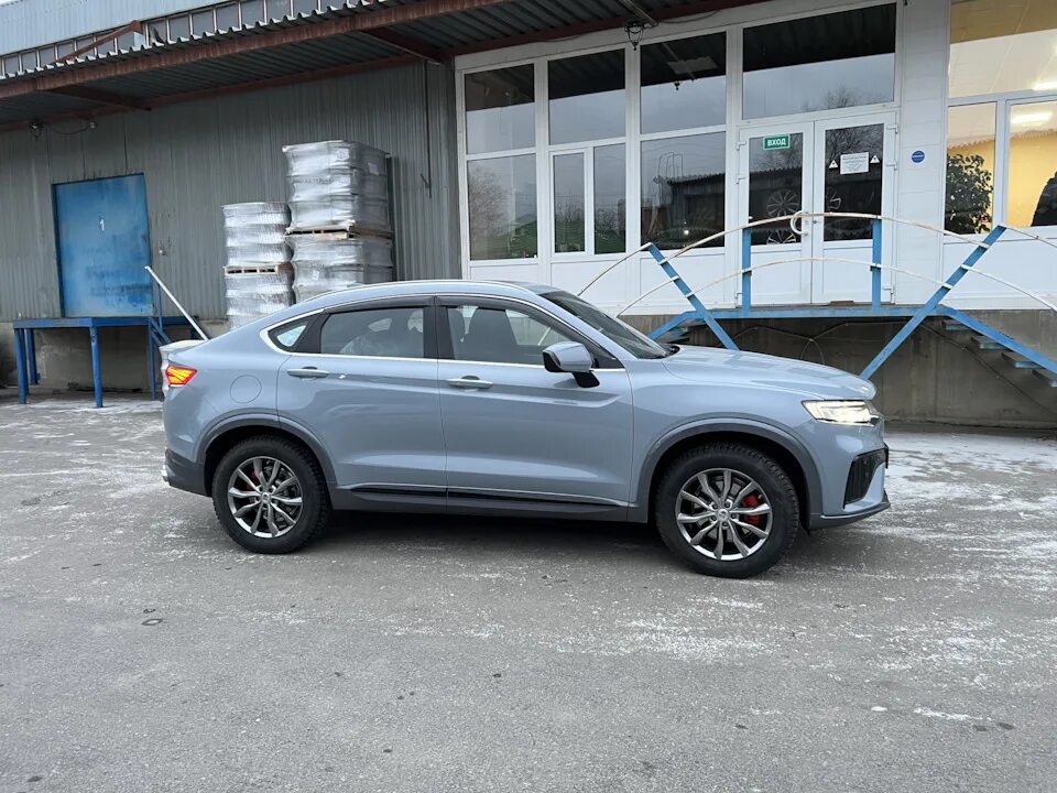 Geely tugela шины. Geely tugella. geely tugella 2025. geely tugella диски. geely tugella 2025 светлосерая.