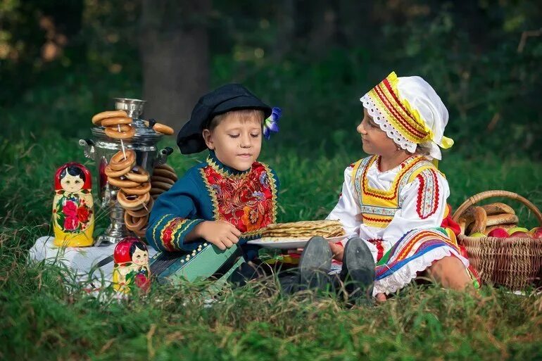 Русские народные костюмы для детей. Детские костюмы в русском народном стиле. Дети в национальных костюмах. Дети в национальных кос.Мах.