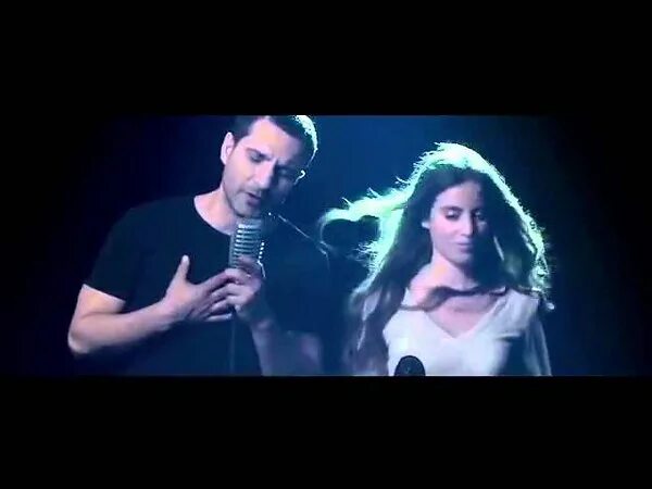 девушка играет на домбре. казахская песня поет девушка. два казаха поют. казахская песня поет девушка. мадина садуақасова фигура.