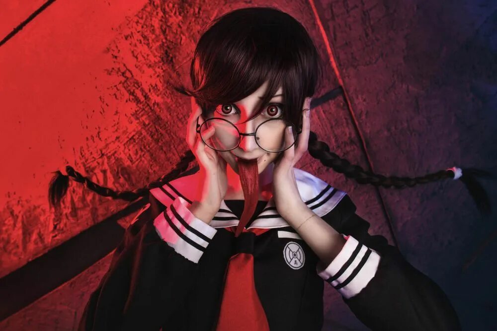 Токо телефон. Toko Fukawa Cosplay. Парик токо Фукава. Токо Фукава косплей. Beta toko Fukawa.