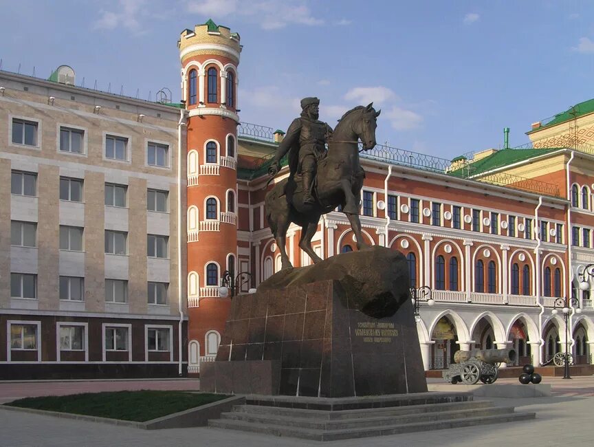 Вк жесть йошкар оле. Йошкар-Ола памятник Оболенскому-Ноготкову. Памятник первому Воеводе города Йошкар-Ола. Йошкар-Ола площадь Оболенского-Ноготкова памятник. Памятник Оболенского Ноготкова.