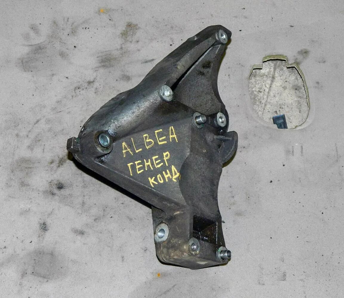 Кронштейн опоры кпп fiat albea 1. Задний кронштейн fiat albea. 4. Кронштейны фиат альбеа. Кронштейн альбеа.